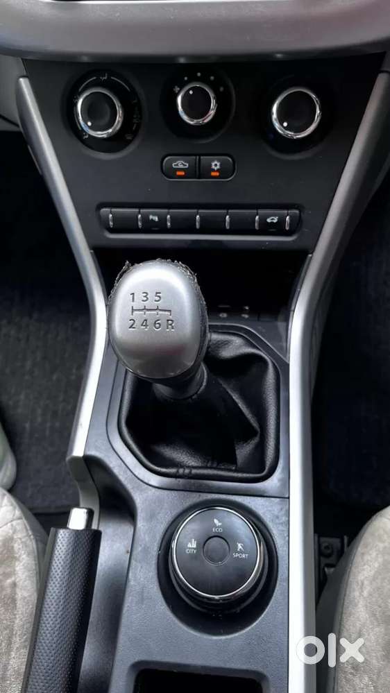 Tata Nexon 1.2 Revotron Xt, 2018, Petrol