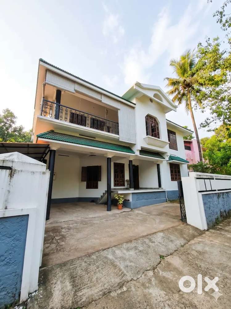 4 BHK House with 13 Cents Land ( price negotiable)