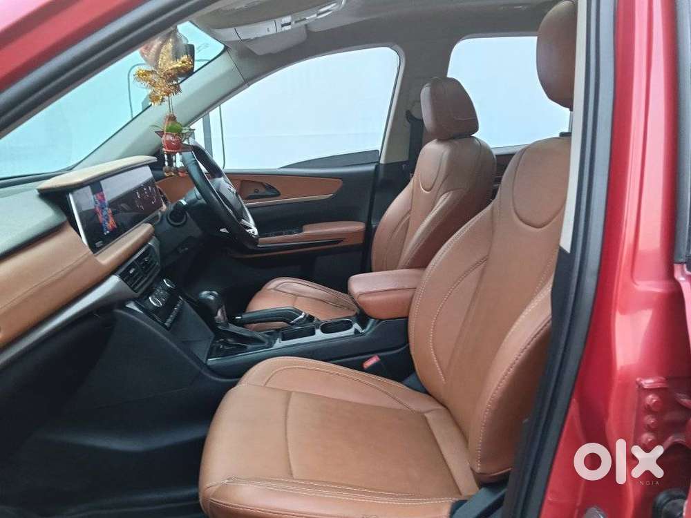Mahindra Xuv700 2.0 Ax 5 Petrol At Str, 2022, Petrol