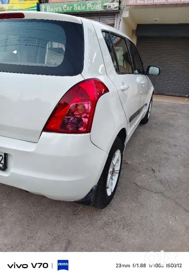 Maruti Suzuki Swift Vxi Bsiv, 2011, Petrol