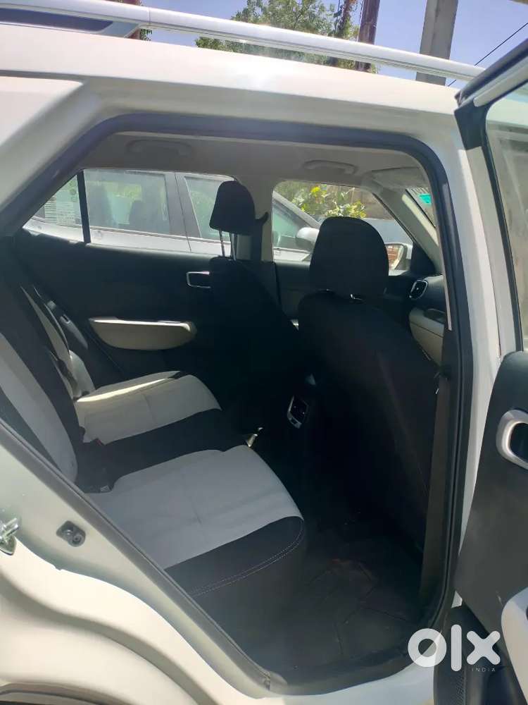 New Hyundai Venue 2025 Petrol 4500 Km Driven