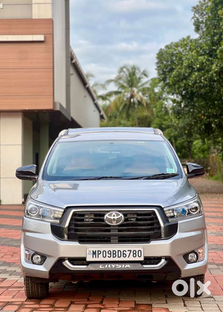Toyota Innova Crysta 2.4 V 8 Str, 2016, Diesel