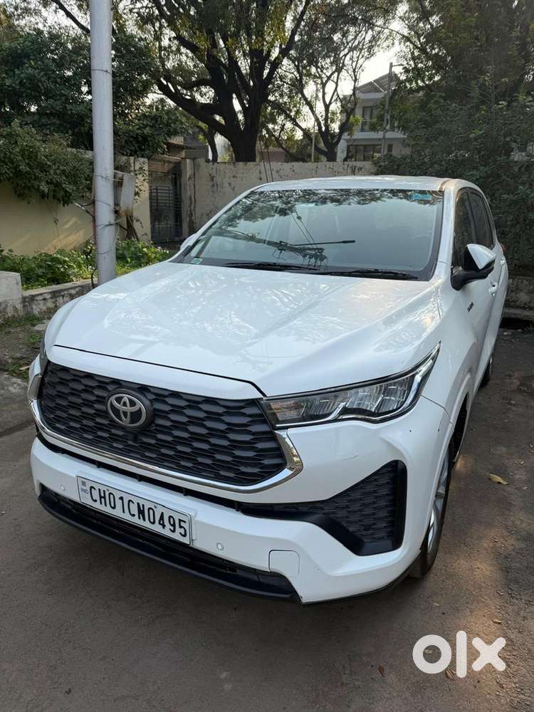 Toyota Innova Hycross 2023 Petrol Well Maintained