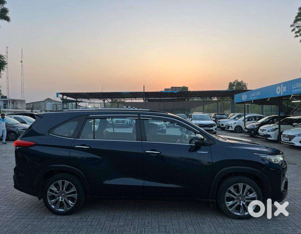 Toyota Innova Hycross 2.0 Zx (o) Hybrid 7 Str, 2024, Petrol