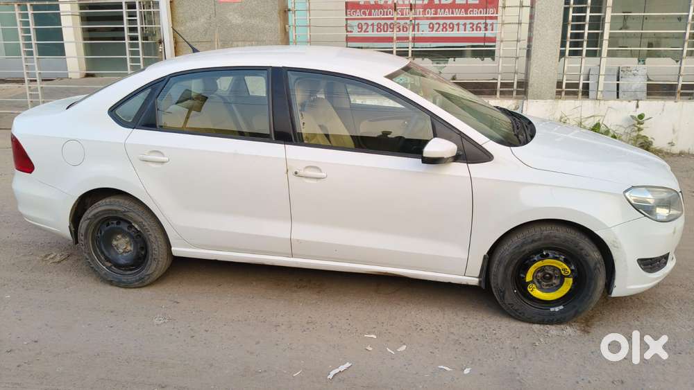 Skoda Rapid 1.6 Mpi Ambition, 2015, Petrol