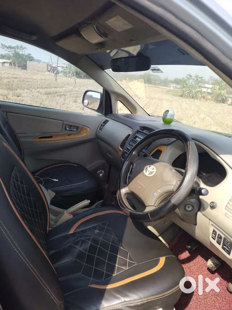 Toyota Innova Hycross 2010 Diesel 180000 Km Driven