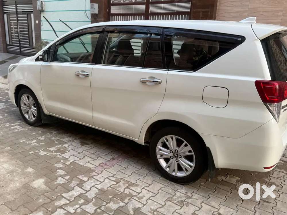Toyota Innova Crysta 2016 Diesel 160000 Km Driven White Colour