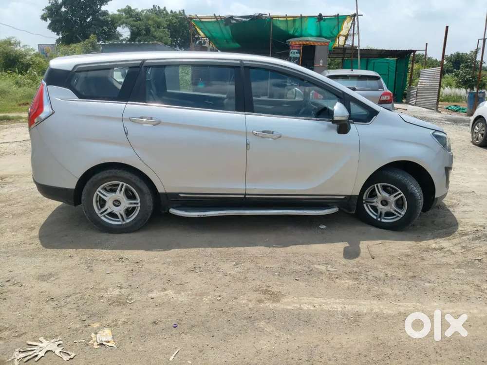 Mahindra Marazzo M6 2019