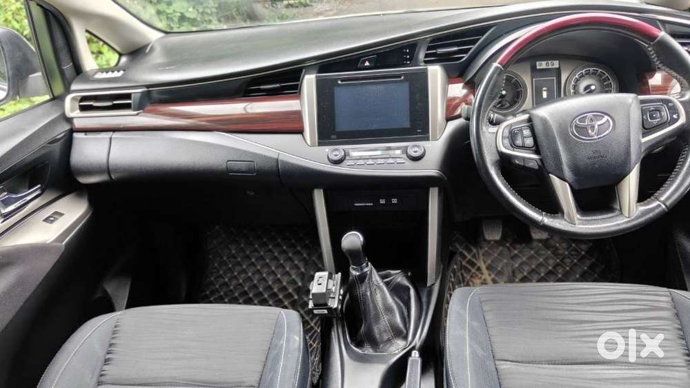 Toyota Innova Crysta 2.4 V 8 Str, 2016, Petrol