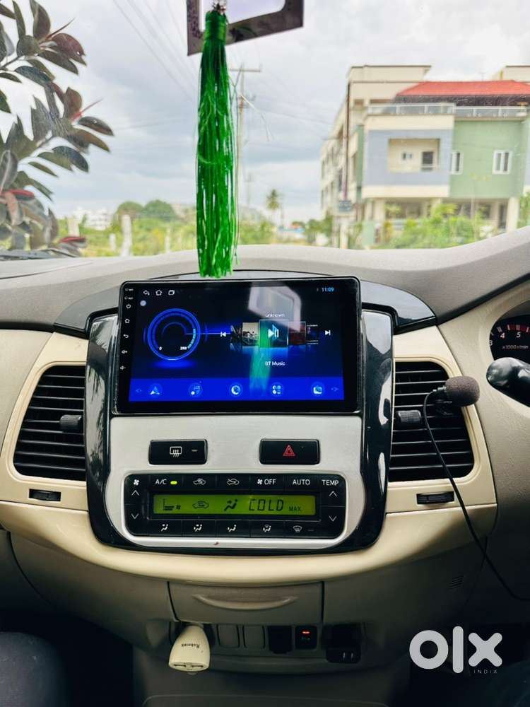 Toyota Innova V Version