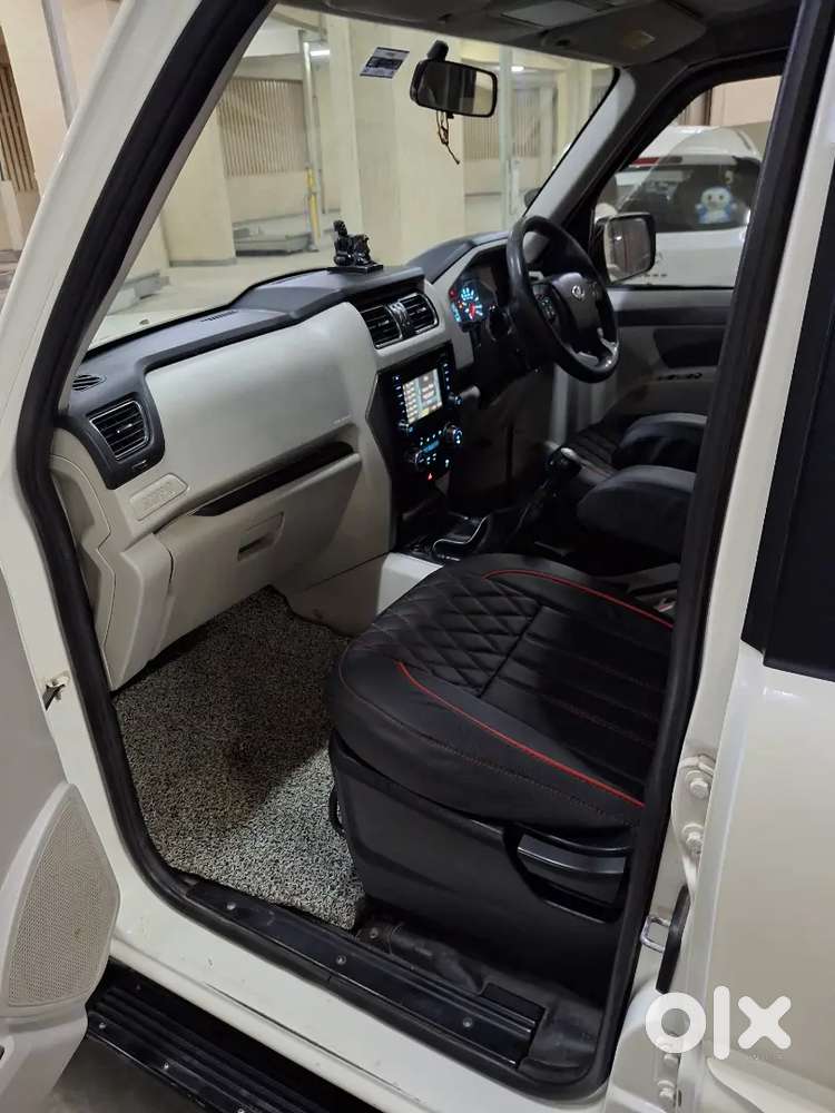 Mahindra Scorpio S9