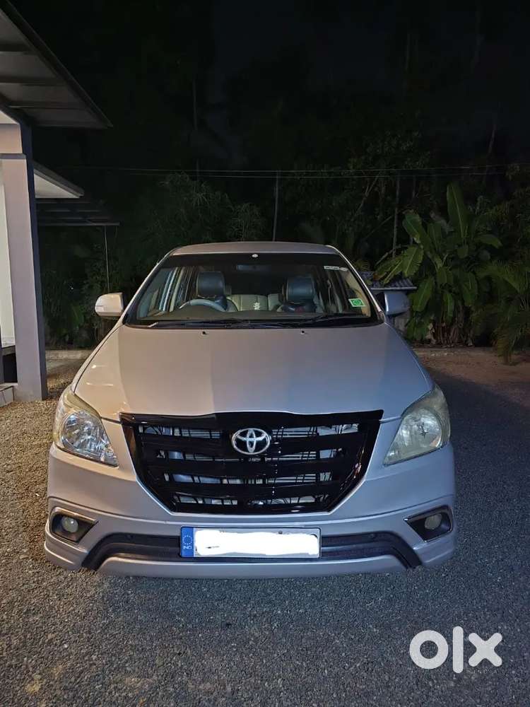 Toyota Innova 2012 V