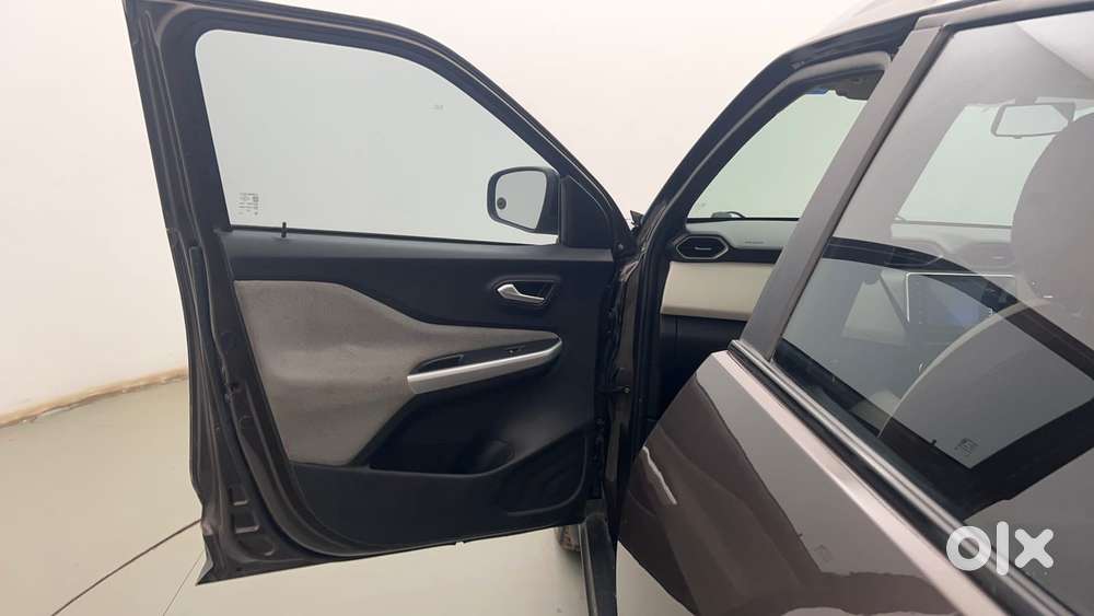 Nissan Magnite Xv Turbo, 2021, Petrol