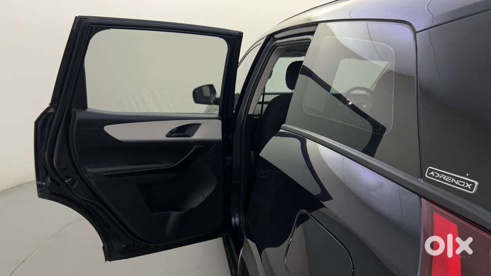 Mahindra Xuv700 2.2 Ax 5 Diesel At Str, 2024, Diesel