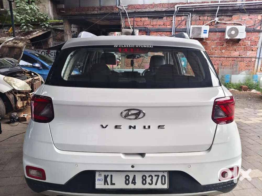 Hyundai Venue 2021 Petrol 68500 Km Driven