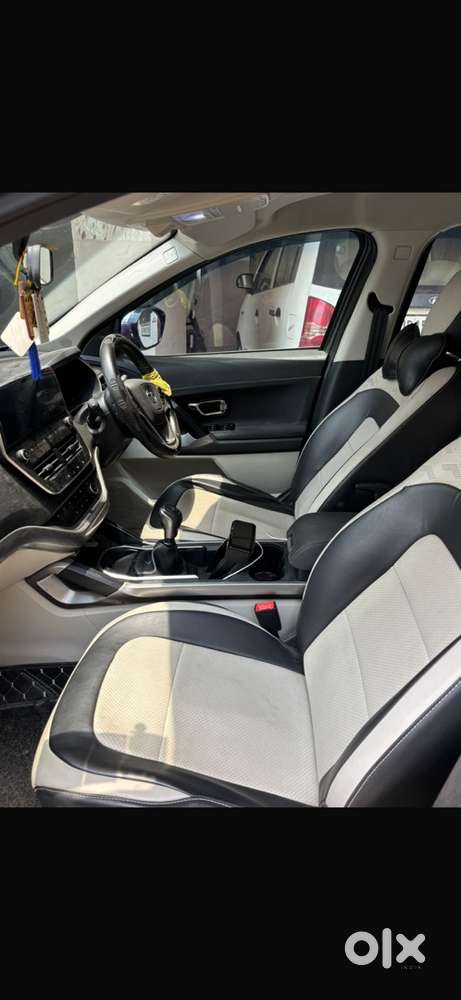 2023 Tata Safari Diesel Manual