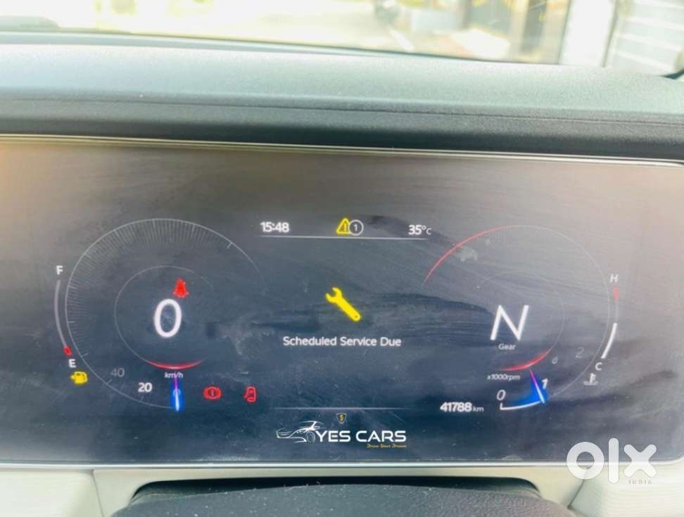 Mahindra Xuv700 2.0 Ax 5 Petrol Mt Str, 2022, Petrol