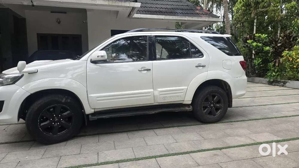 Toyota Fortuner 2010 Diesel 236000 Km Driven