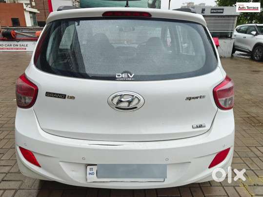 Hyundai Grand I10 Sportz, 2016, Petrol