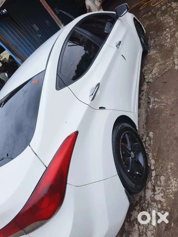 Hyundai New Elantra 2012 Diesel 95000 Km Driven