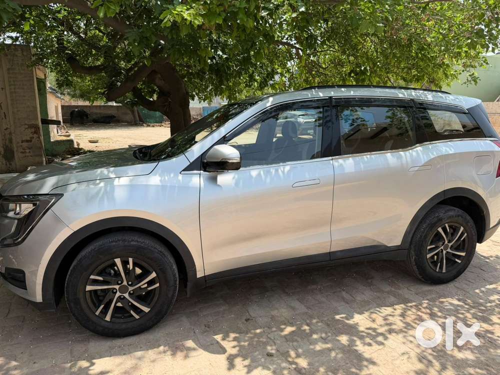 Mahindra Xuv700 2.0 Mx Petrol Mt 5 Str, 2022, Petrol