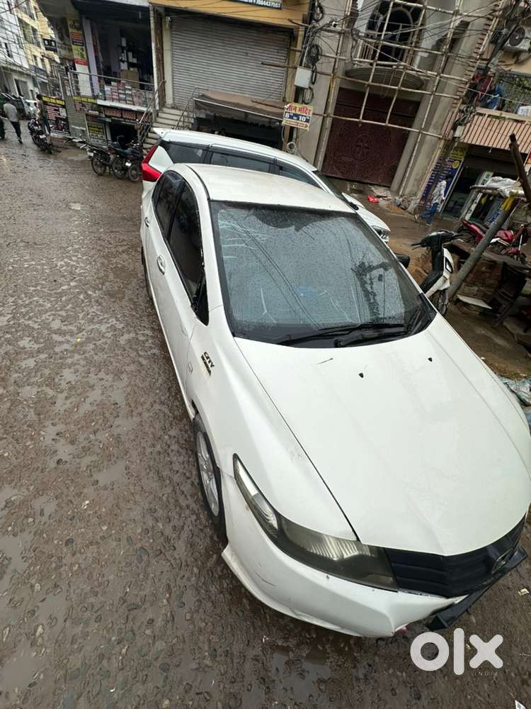 Honda City V At 2011 Km Driven