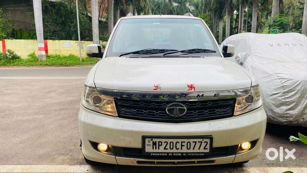 Tata Safari Storme 2015