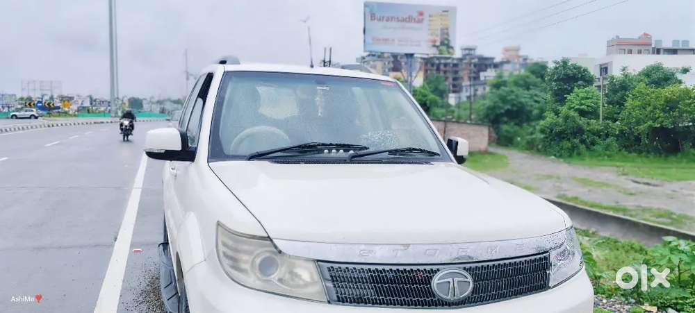Tata Safari Storme 2015