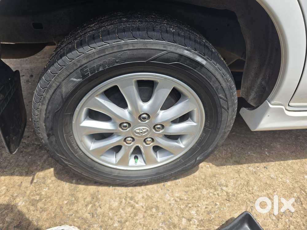 Toyota Innova 2.5 Z 2014 , 2015 Regn . Og Kerala