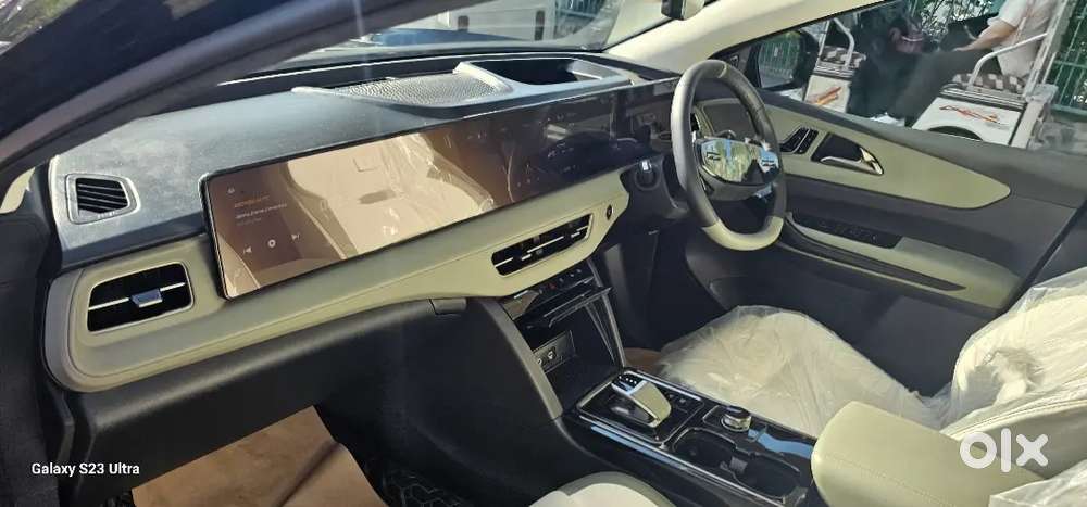 Mahindra Xev 9e Top Model November 2025 Electric 4000 Km Driven