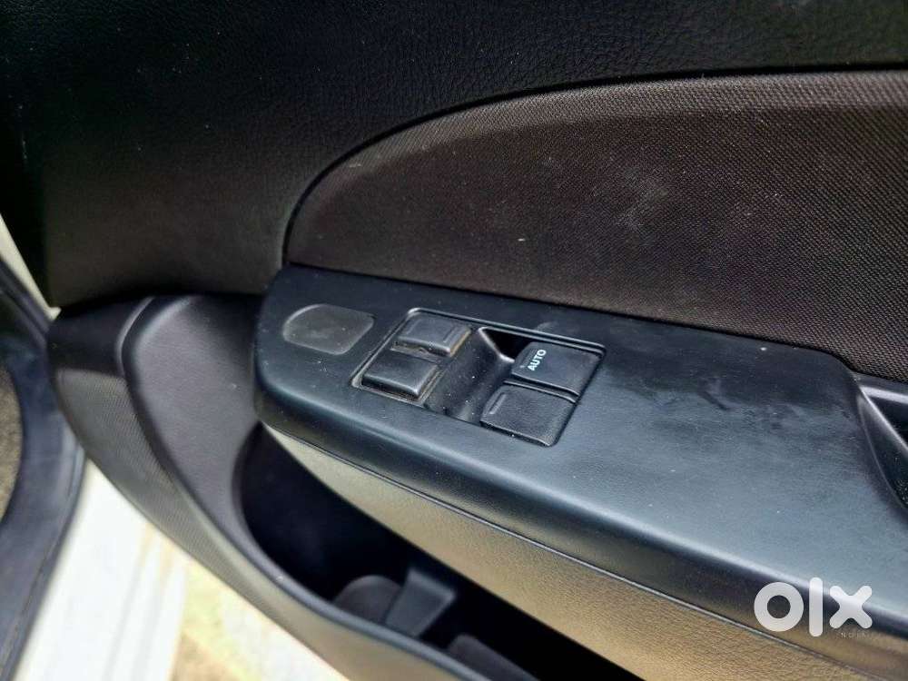 Maruti Suzuki Swift Lxi Optional-o, 2017, Cng & Hybrids