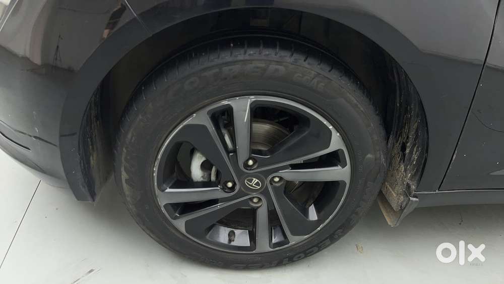 Tata Altroz 1.2 Xza Plus Dark Edition Dct, 2022, Petrol