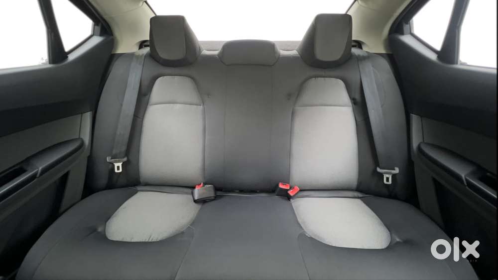 Tata Tigor Xe, 2017, Petrol