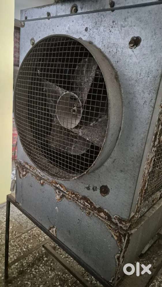 Water cooler with stand and motor