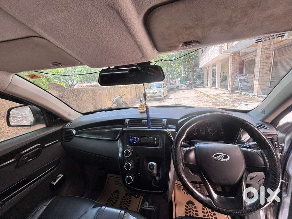 Mahindra Kuv 100 2018