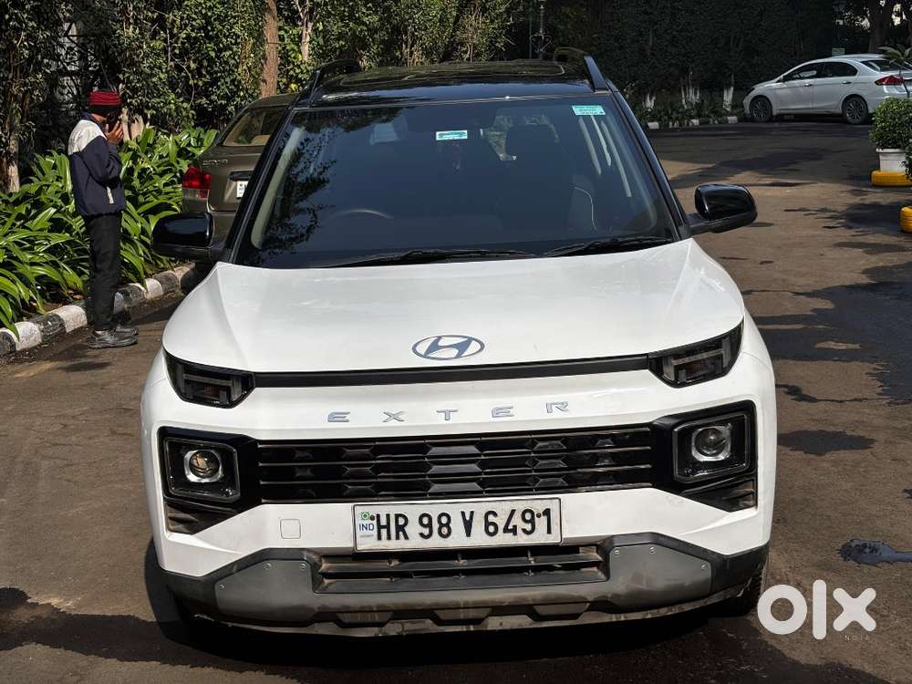 Hyundai Exter Amt Dual Tone White Sunroof  8500 Kms  Less Than 1 Yr