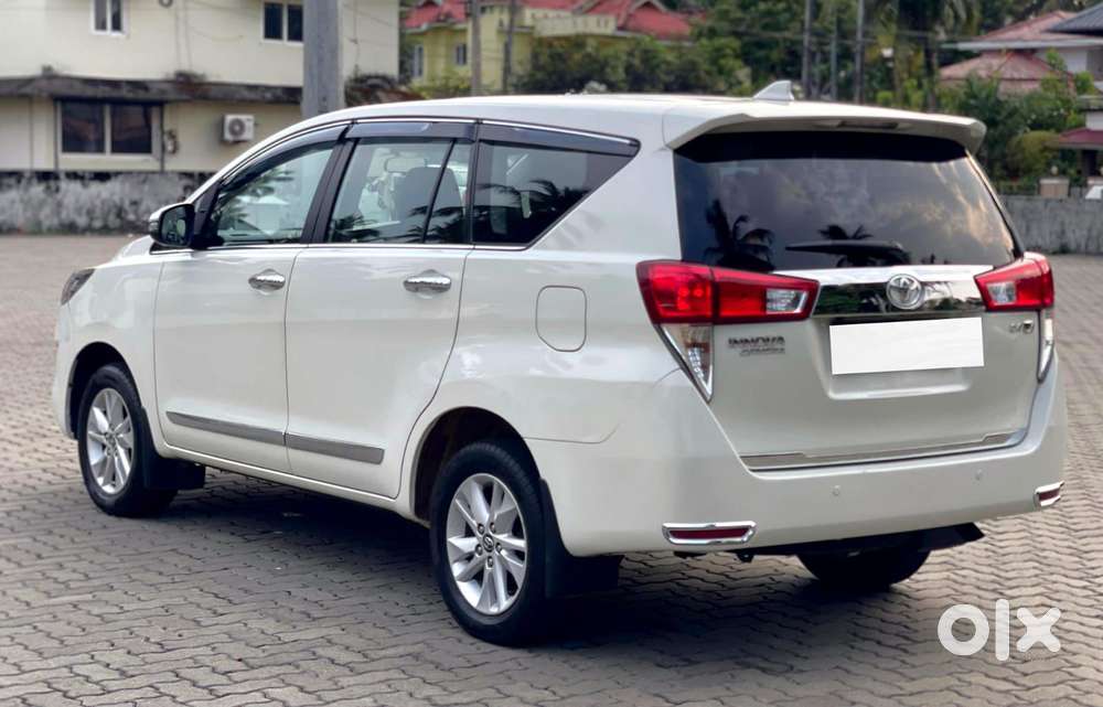 Toyota Innova Crysta 2.4 V, 2017
