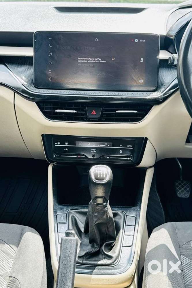 Skoda Slavia 1.0 Ambition Tsi, 2022, Petrol