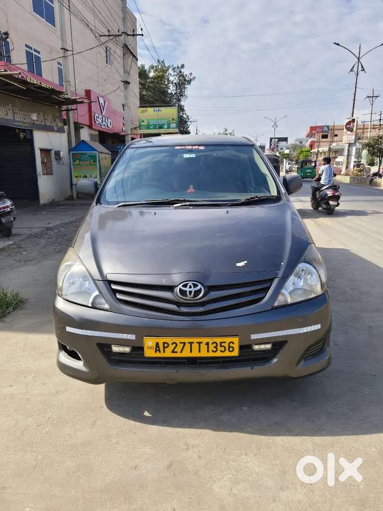 Toyota Innova 2010 , Quater Tax 7+1