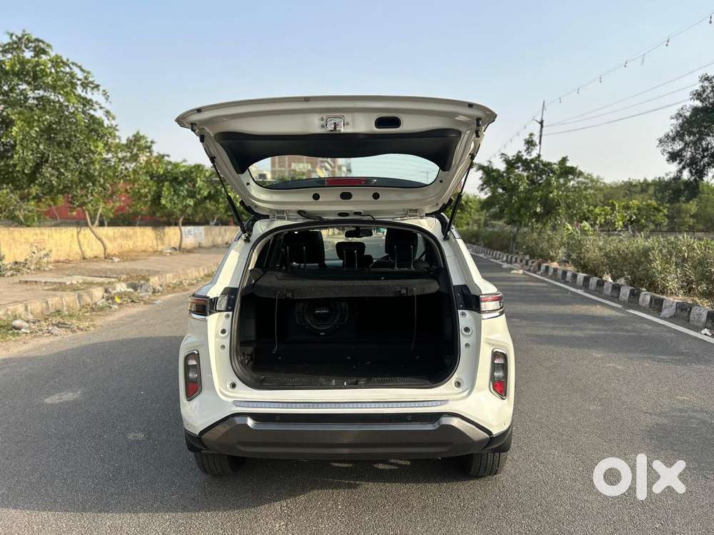 Maruti Suzuki Grand Vitara 1.5 Alpha Plus Intelligent Hybrid Ecvt, 2..