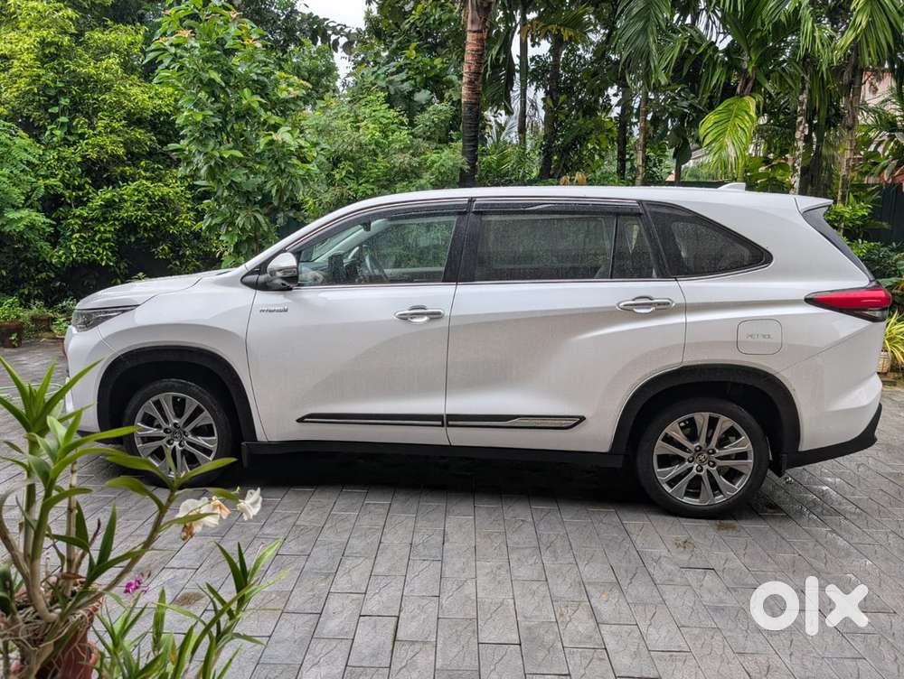 Toyota Innova Hycross 2024