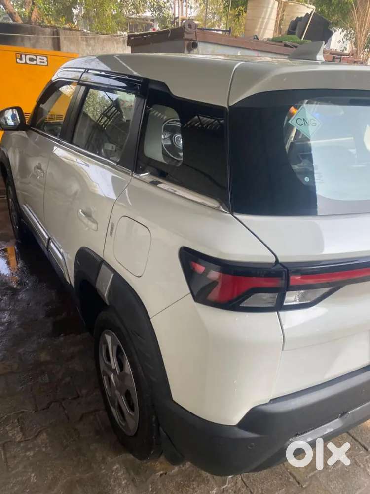 Maruti Suzuki Brezza 1.5 Lxi Cng 2026 Govt. Officer Driven