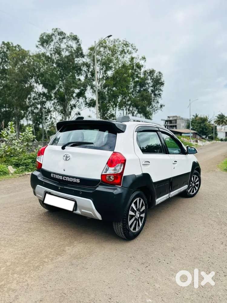 Toyota Etios Cross 2015