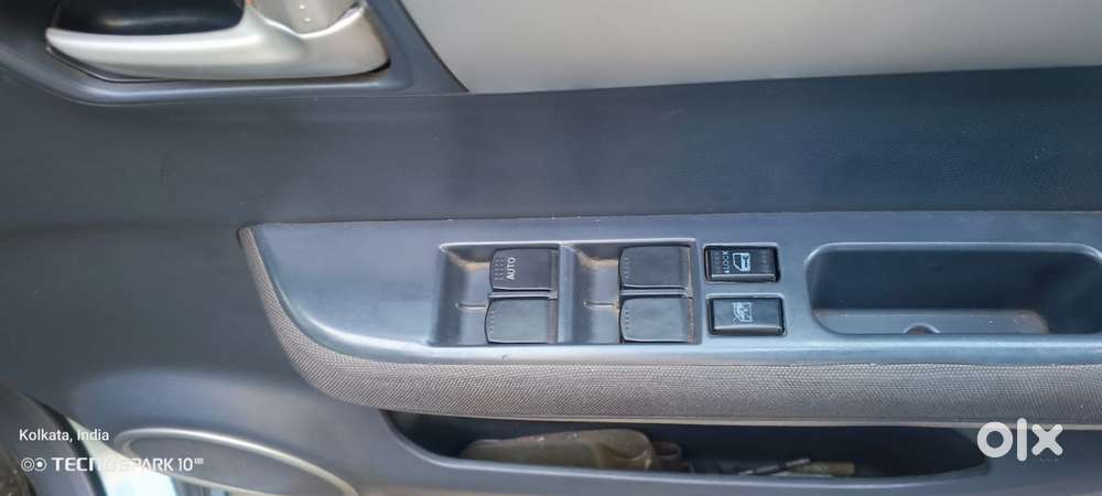 Maruti Suzuki Swift Vxi 1.2 Abs Bs-iv, 2011, Petrol