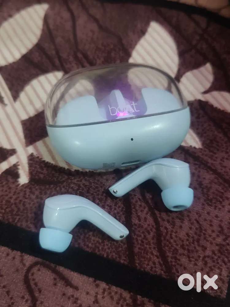 Selling boat earbuds 311 Pro and Zebronics Zeb thunder