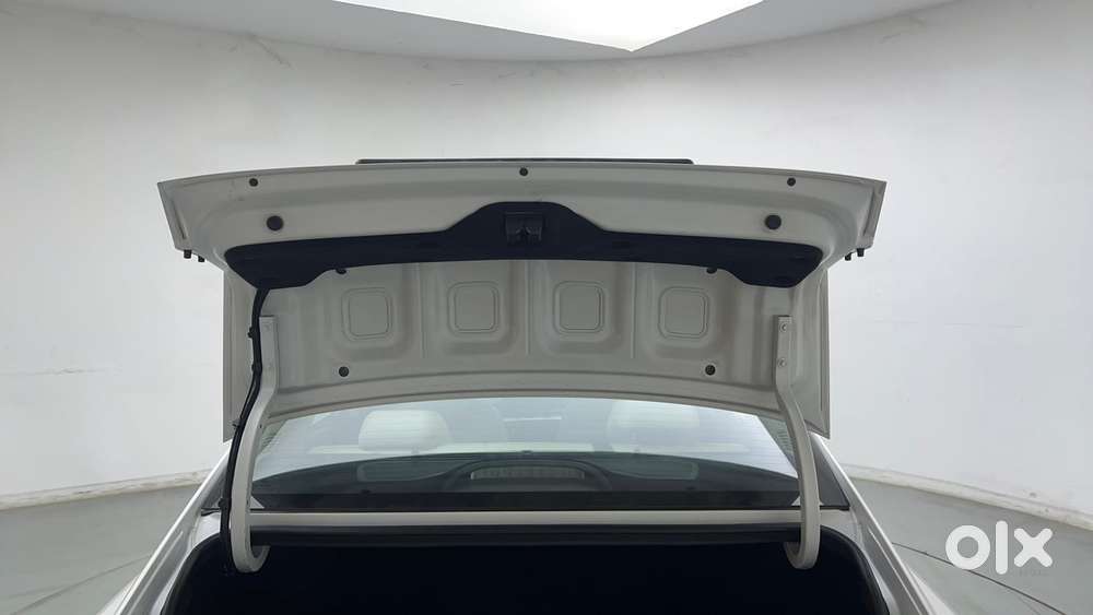 Hyundai Verna 1.5 Sx (o) Petrol Mt, 2023, Petrol