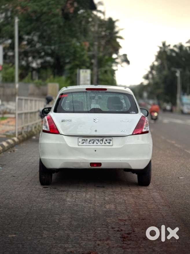 Maruti Suzuki Swift Vxi Optional, 2016, Petrol