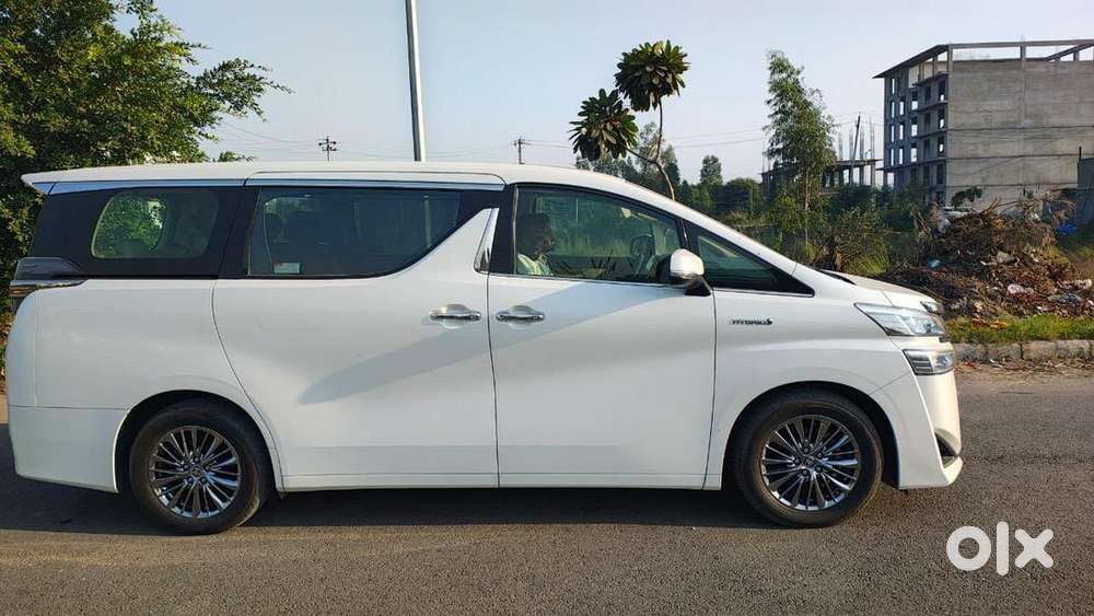 Toyota Vellfire 2021 Petrol Well Maintained