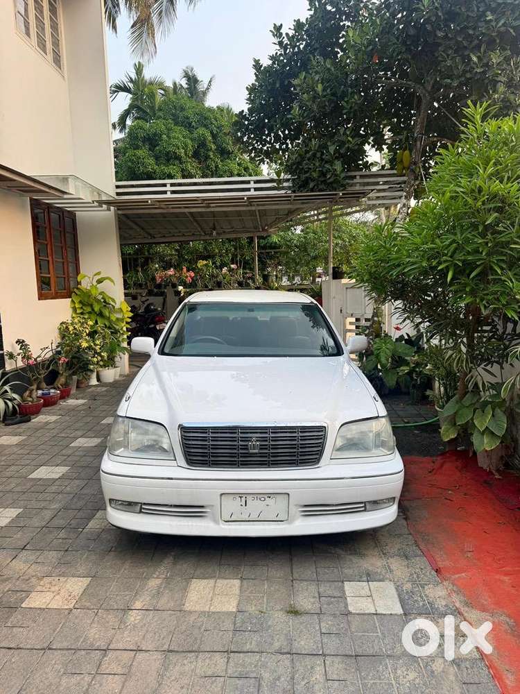 Toyota Crown Royal Saloon