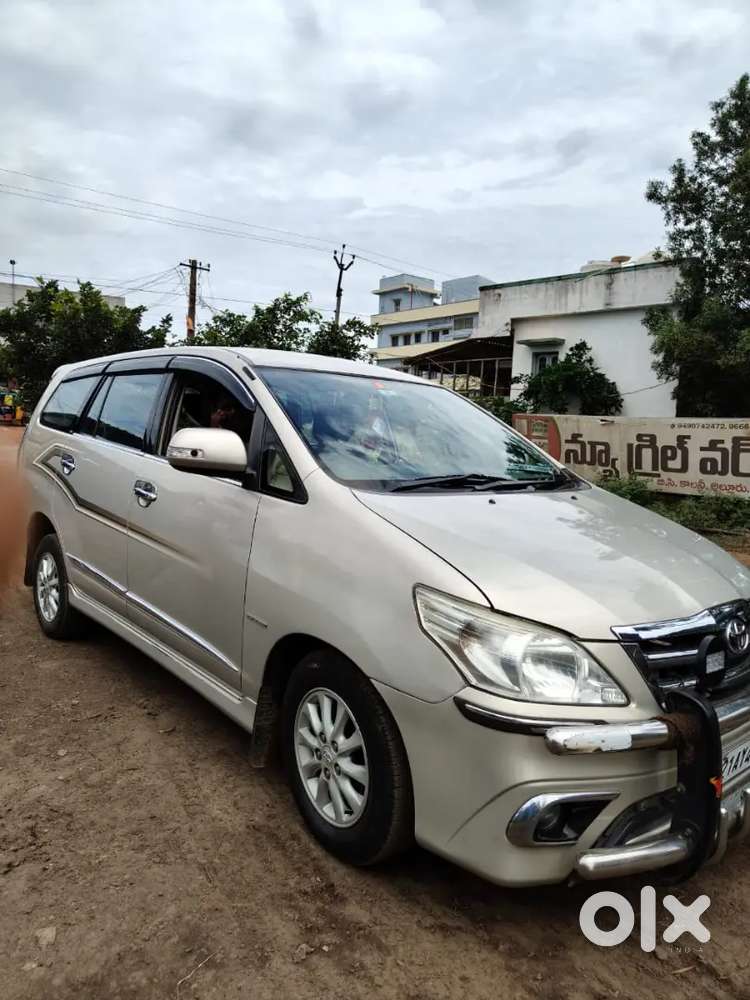Toyota Innova 2014 Diesel 288600 Km Driven
